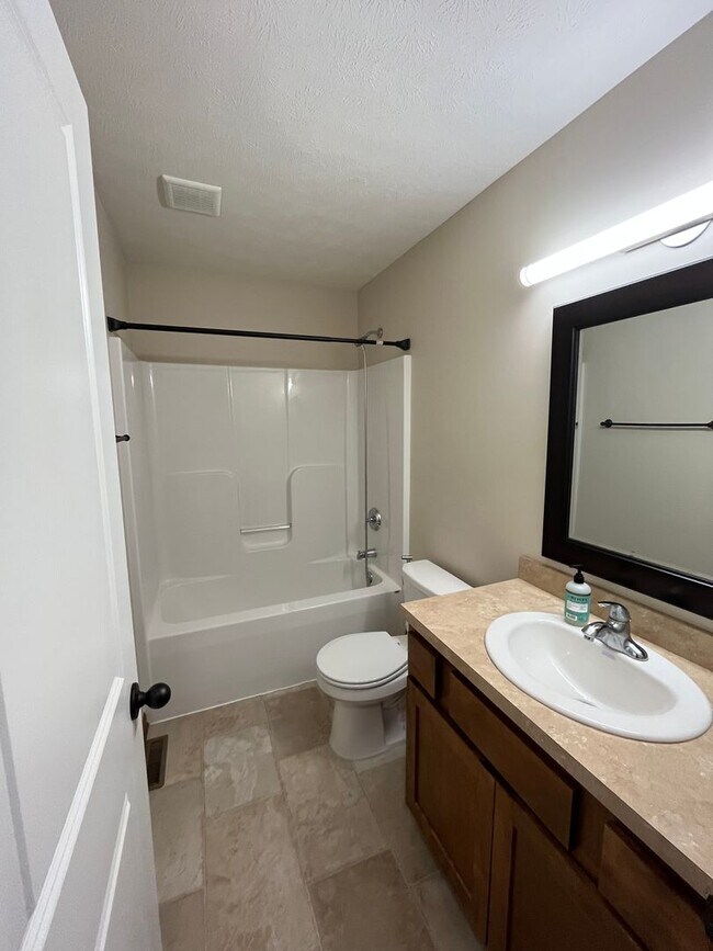 Building Photo - 7825 Yankee Woods Dr