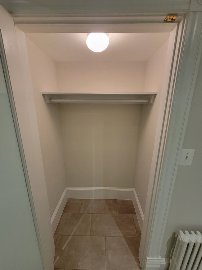 Building Photo - 210 8th St SE