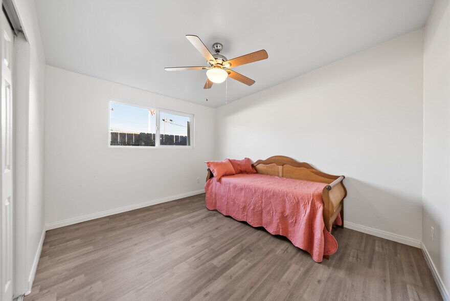 Building Photo - 9254 Fairlawn St