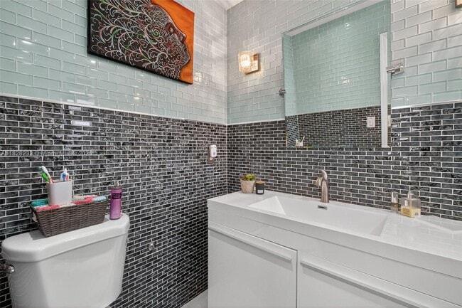 Building Photo - 2431 SW 127th Ave
