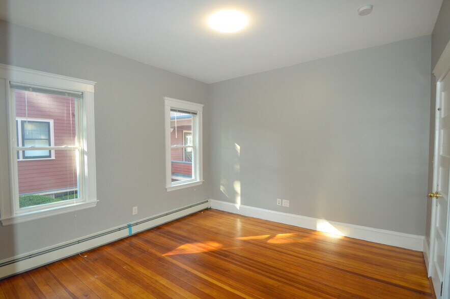 Building Photo - 65 Mapleton St