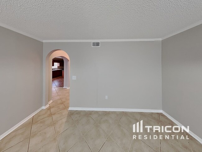 Building Photo - 901 Basilica Ln