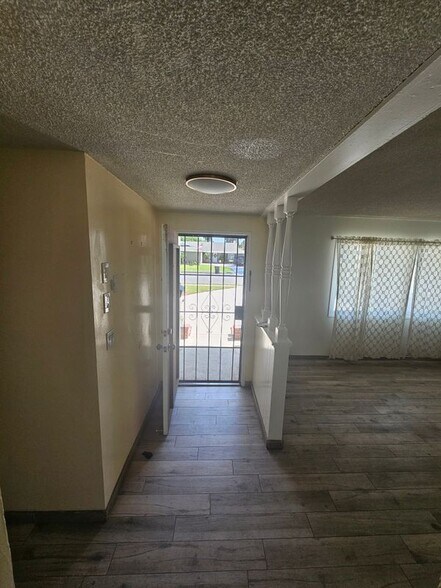 Building Photo - 5091 Quail Cir