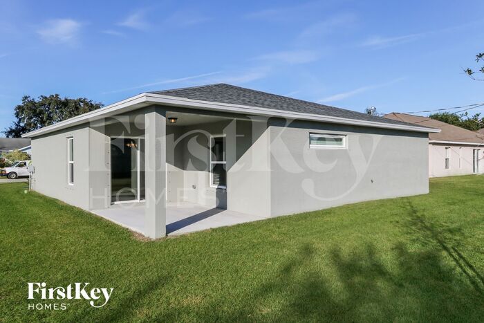 Building Photo - 652 SW Jacoby Ave