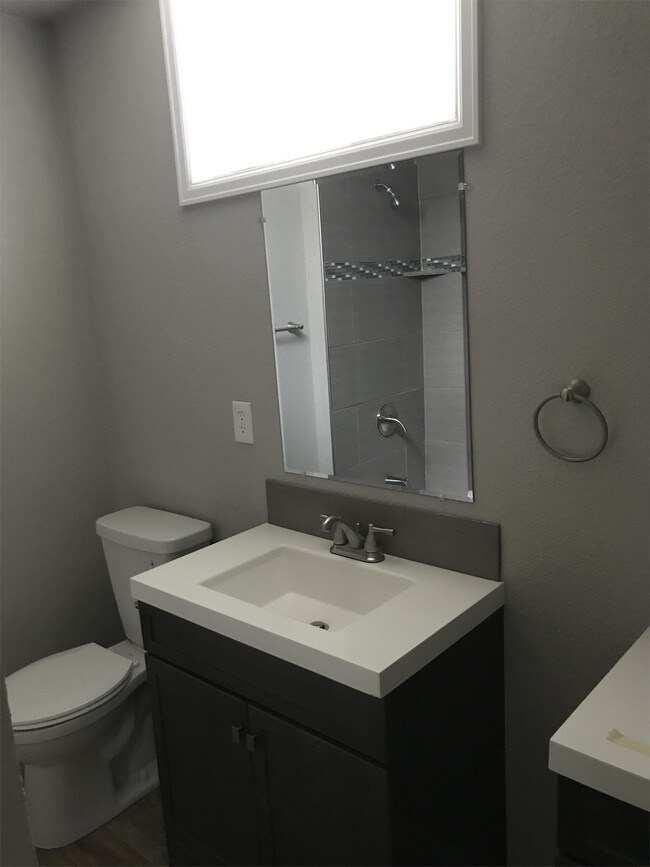 Building Photo - 1325 10th Ave