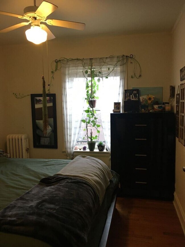 Building Photo - Lincoln Square 2 Bedroom