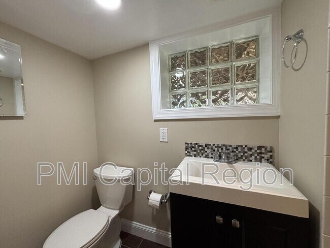 Building Photo - 3903 Hampden St