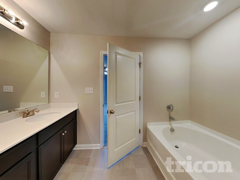 Building Photo - 126 Calderdale Ln