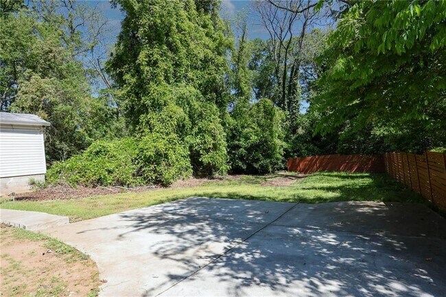 Building Photo - 1809 Vesta Ave