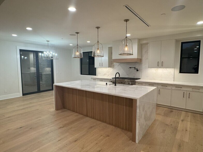 Building Photo - 3312 Kenilworth Dr