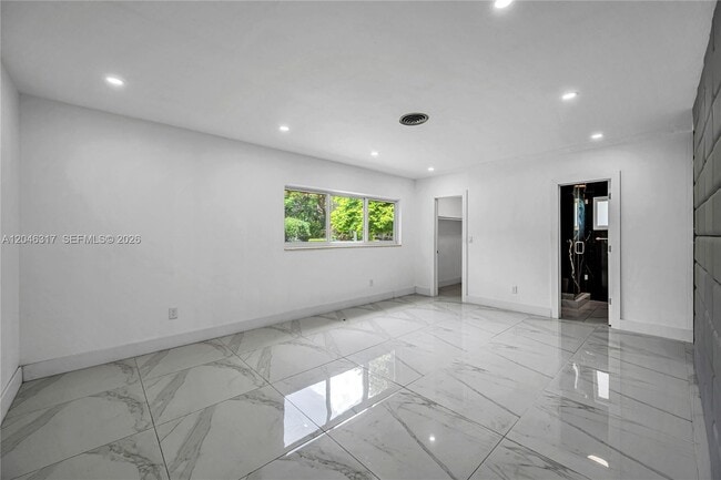 Building Photo - 12525 SW 68th Ct