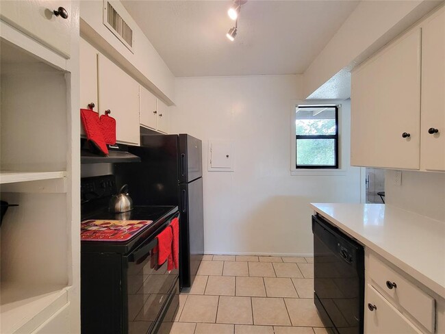 Building Photo - 3809 N Braeswood Blvd