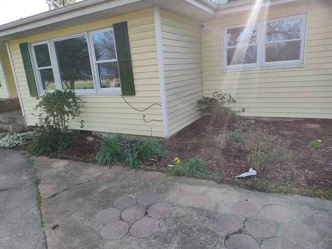 Building Photo - 2025 N 432