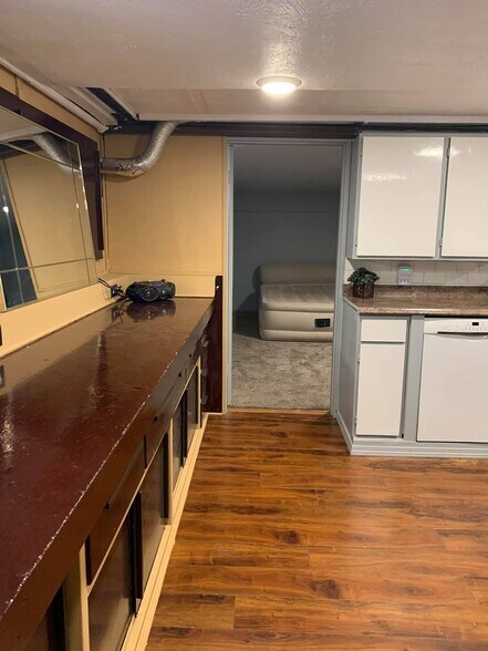 Bedrooms are separated by living areas - 1923 High St SE