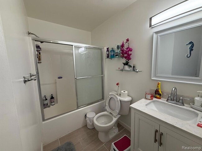 Building Photo - 3635 Reeves Dr