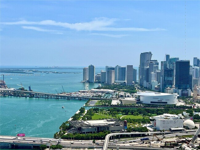 Building Photo - 1750 N Bayshore Dr
