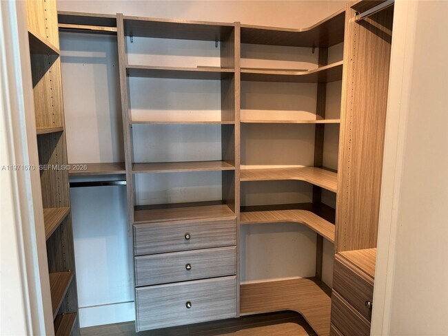 Building Photo - 460 NE 28th St