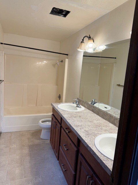 Building Photo - 1410 Hamilton Ave