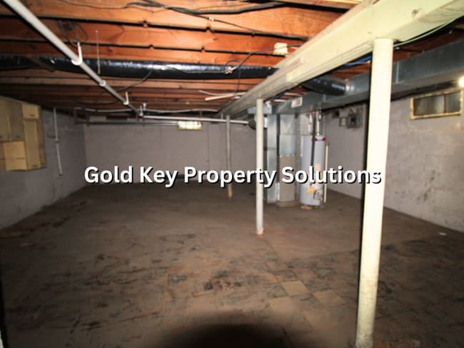 Building Photo - Attractive 2 BR 1 BA House with Garage and...