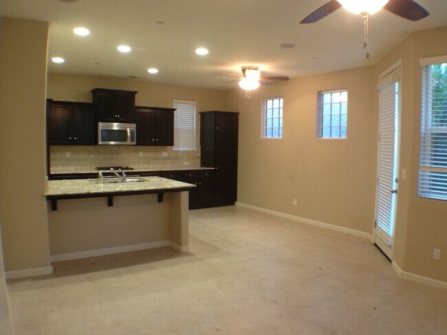 Building Photo - $2,300 Shepherd & Hwy 168, 3 Bedroom - N. ...