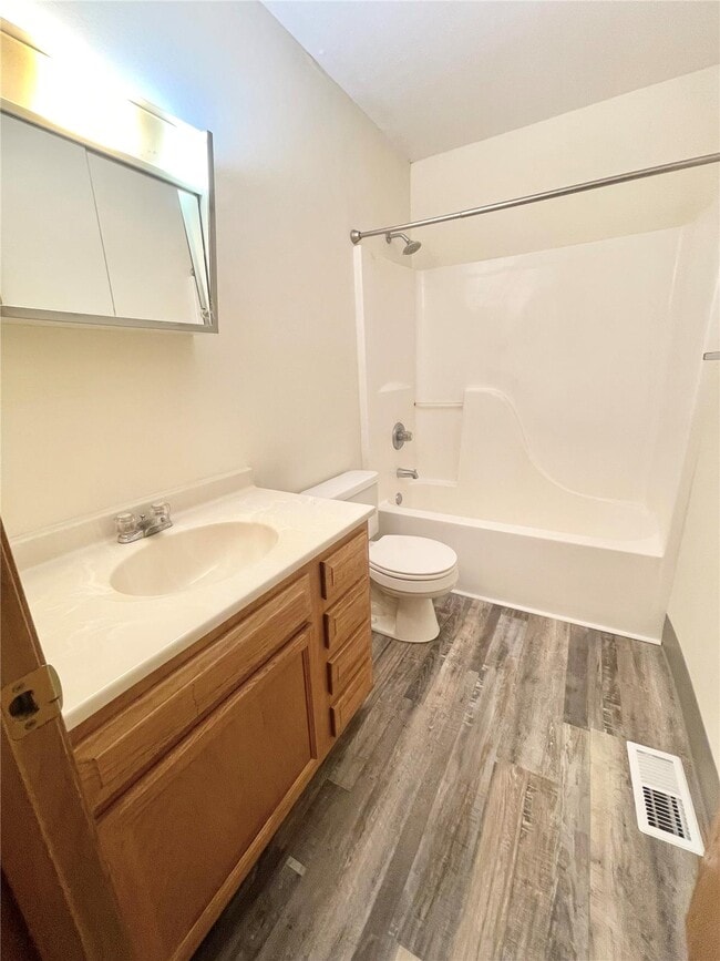 Building Photo - 463 Ponderosa Ave