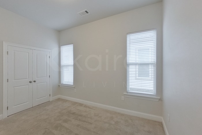 Building Photo - 4847 E Dacha Ln