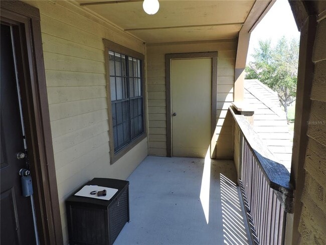 Building Photo - 415 Lakepointe Dr