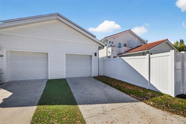 Building Photo - 611 24th Ave N