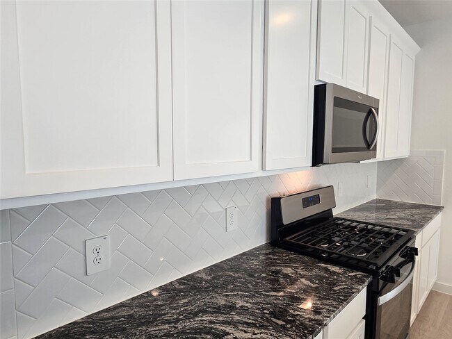 Building Photo - 7826 Calabria Dr