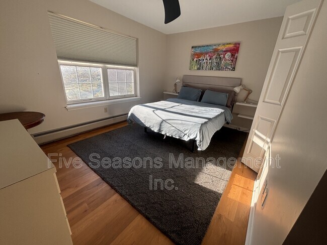 Building Photo - 352 Hildred Dr