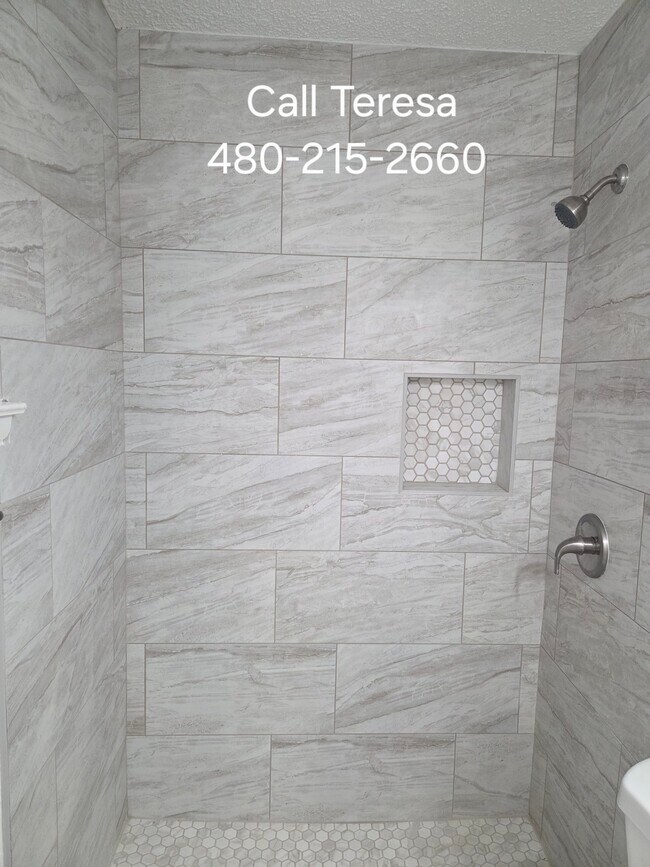 Building Photo - 4325 Chestnut Dr