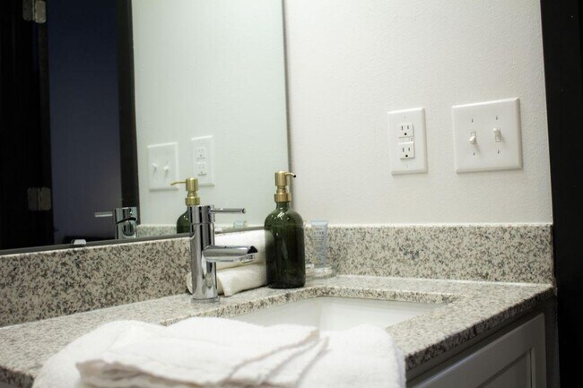 Building Photo - 1439 N Telluride St