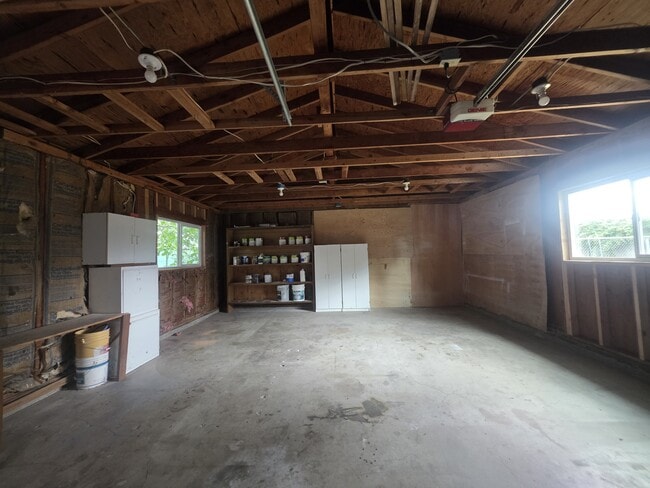 Building Photo - 166 Draper St NE