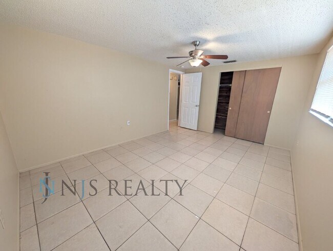 Building Photo - 11621 Meadow Dr