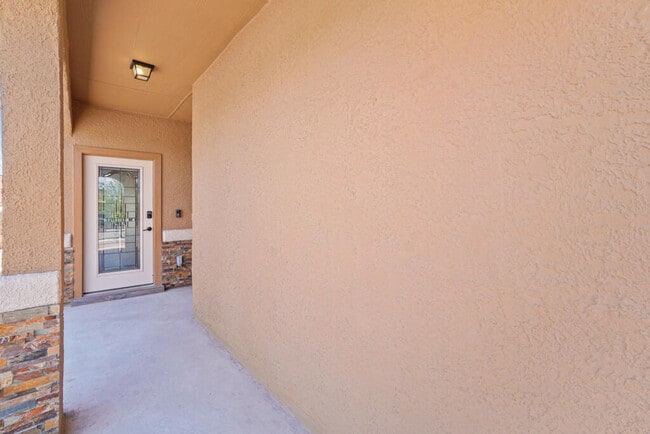 Building Photo - 852 Lemington St