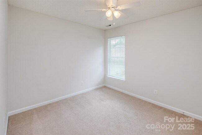 Building Photo - 16017 Woodcote Dr