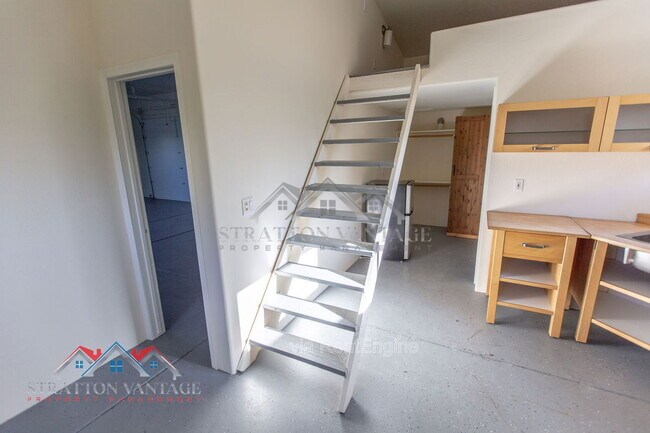 Building Photo - 4728 E Ron Rico Rd