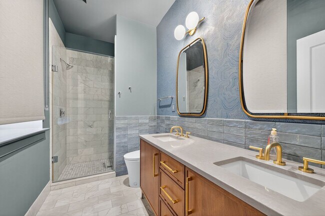 Building Photo - Available Now! High End 2 Bed 2 Bath in Lu...