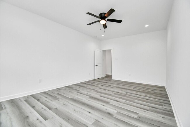 Building Photo - For Lease-Housing Vouchers Accepted | 3 Bed, 3 Bath | 1,515 Sq Ft | South Houston