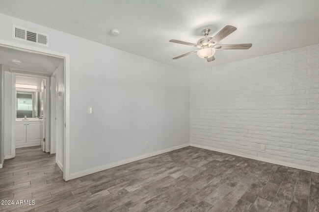 Building Photo - 1118 S McClintock Dr