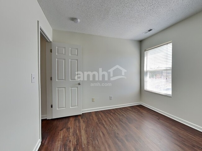 Building Photo - 5318 Ian Dr