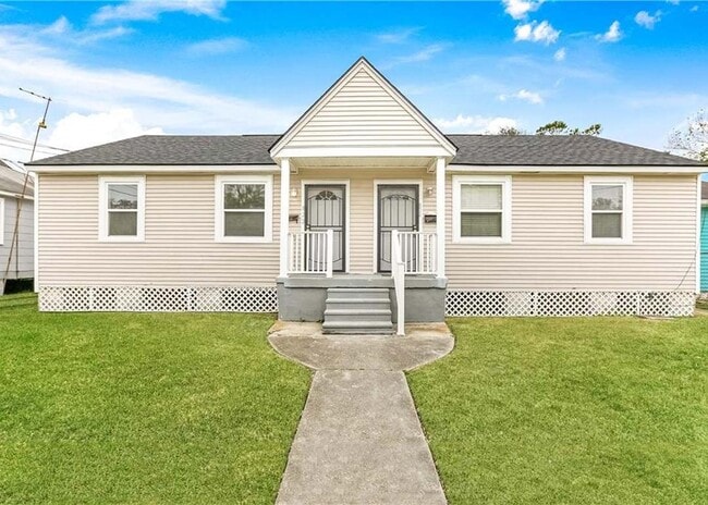 Building Photo - 822 Sumner St