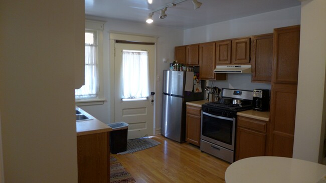 Building Photo - 136 Elgin Ave