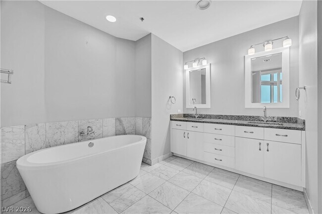 Building Photo - 4525 Dean Martin Dr