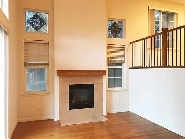 Building Photo - PEACEFUL & CONVENIENT TOWNHOME INCLUDES TW...