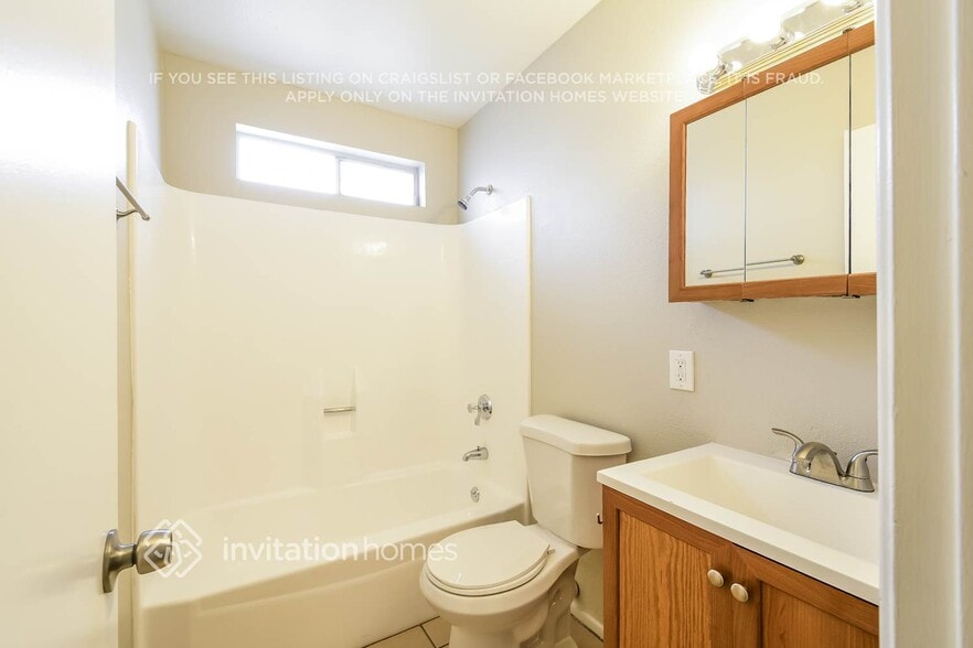 Building Photo - 2228 W Charleston Ave