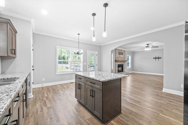 Building Photo - Pet Friendly Three Bedroom with Bonus!