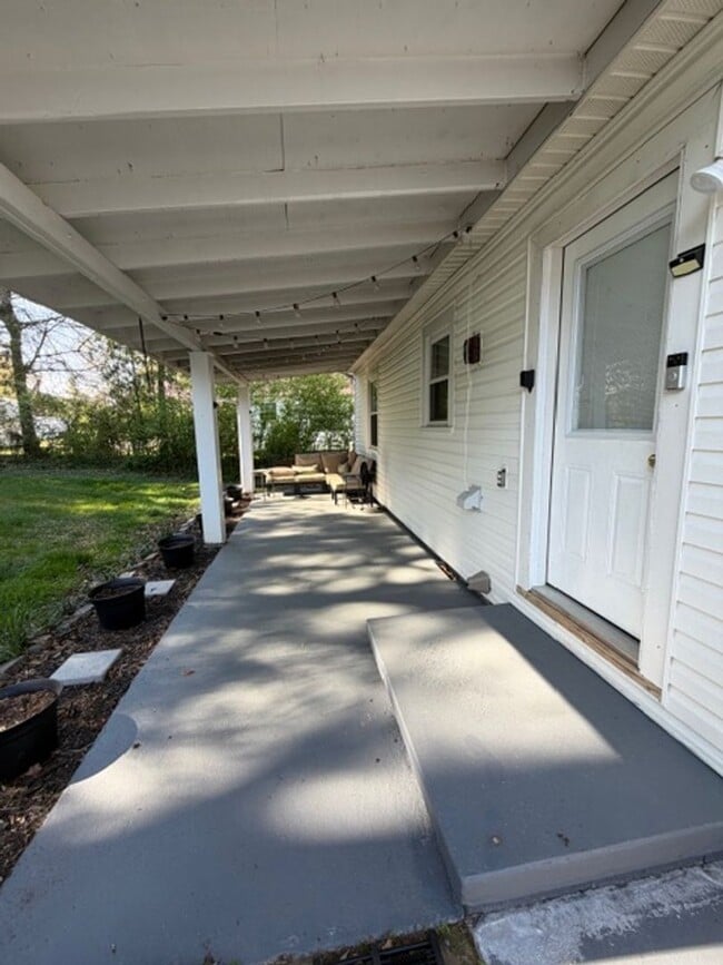 Building Photo - Charming 2 Bedroom 1 Bath house