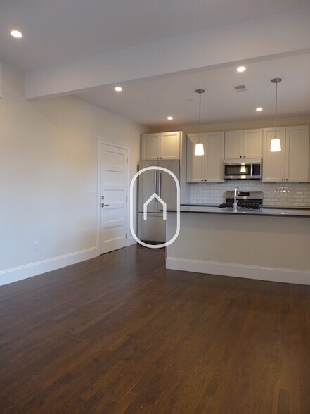 Building Photo - 45 Thorndike St