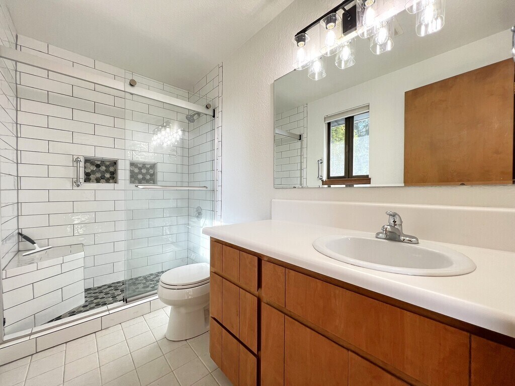 Building Photo - 2909 N Hillway Dr